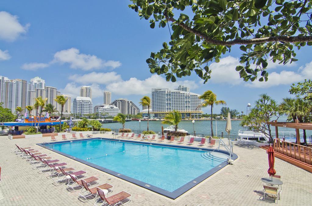 Four Ambassadors Apartments Miami Eksteriør billede