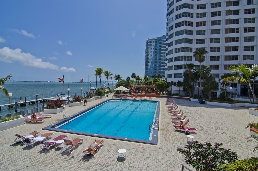 Four Ambassadors Apartments Miami Eksteriør billede